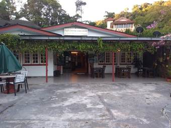 Hostal Eight Mentigi Guesthouse