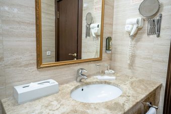 Attache Hotel