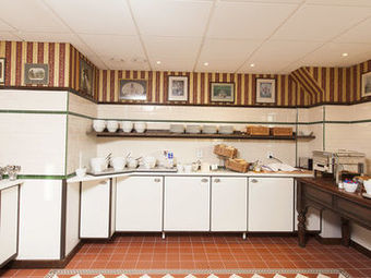 Hotel Bishops Arms Pite�