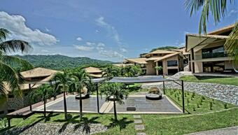 Hotel Nammb� Beach Front Bungalows