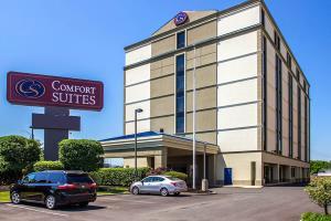 Hotel Comfort Suites At Woodbridge