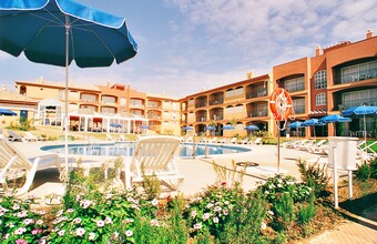 Apartamentos Leo Islamar