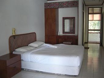 Pandu Lakeside Hotel Tuktuk
