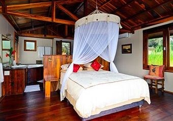 Posada Hakusembe River Lodge