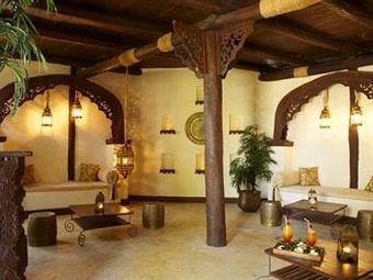 Hotel Breezes Beach Club & Spa