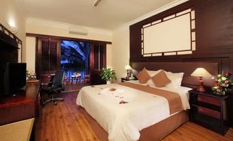 Hotel River Beach Resort