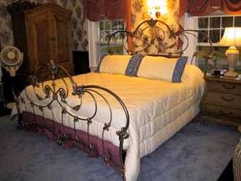 Julia's Bed & Breakfast