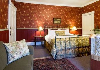 Bed & Breakfast Rogues' Harbor Inn