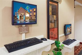 Holiday Inn Express Hotel & Suites Frackville