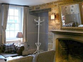 Hostal The County Hotel