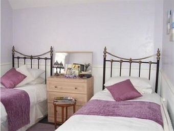 Courtenay House - B&B