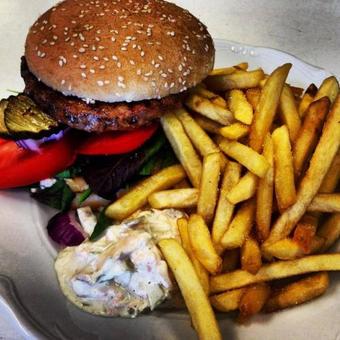 Albergue Lunedet Camping Caf� Restaurang Ab