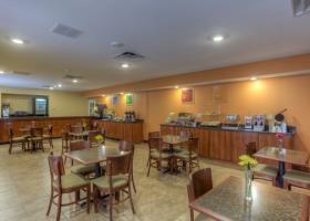 Hotel Comfort Inn & Suites