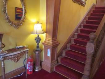 Hostal Bank House Guest House