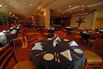 Hotel Doubletree By Hilton Carson