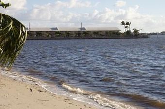 Hotel Palm Beach Waterfront Suites