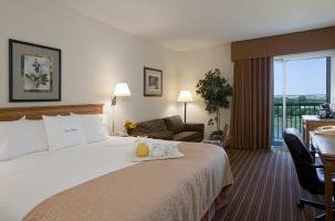Hotel Doubletree Club By Hilton Dallas-farmers Branch