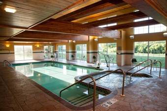 Posada Country Inn & Suites Milwaukee Airport