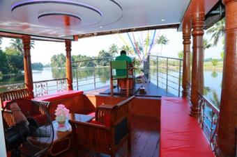Marari Houseboat