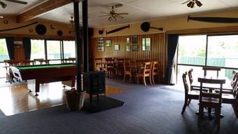 Mahoe Motel, Bar 'n Grill