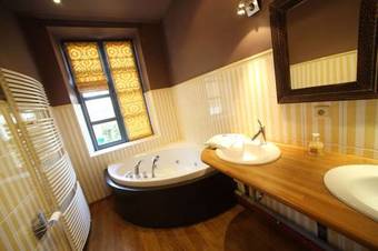 G�tes D'apothecarius Entre Namur Et Dinant