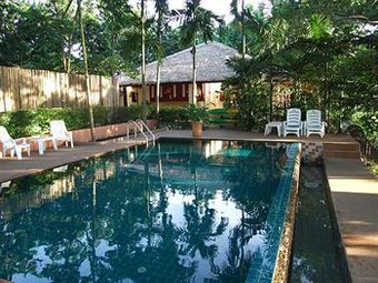 Hotel Baannamping Riverside Village