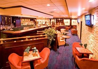 Hotel Woodlands Inn & Suites