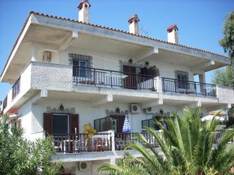 Alexandros Apartments