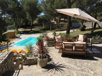 Lush Villa In Beaucaire With Swimming Pool