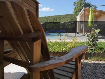 A L'oree Des Cazelles