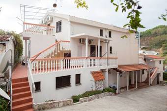 Hostal Guest House Slavuj