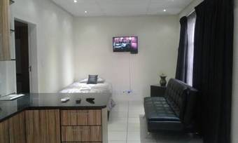 Hostal Rose Garden Overnight Stay