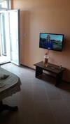 Private Apartment In Sunny House Family