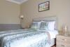 Hostal Golden Palms Guest House & Cafe