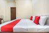 Oyo 66918 Hotel Silver
