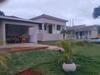 Casa Com Bangal�s Agrad�vel E Tranquilo