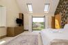 Stunning 5 Bed 3 Bath House Near The Sea!